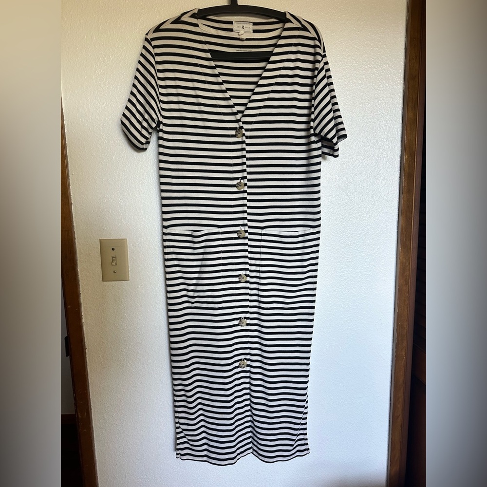 Lou & grey organic striped button front dress. Black and white
